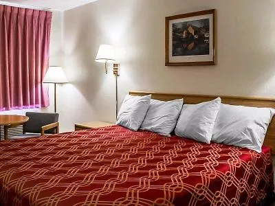 Econo Lodge Worthington 0*,
