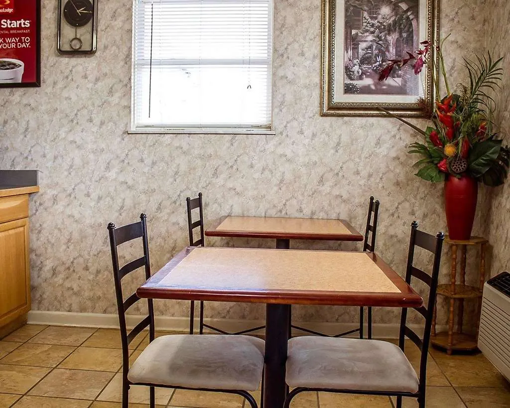 Econo Lodge Worthington 0*,
